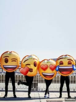 Los más vendidos -FUNIDELIA Ventas disfraz de emoji sonriente con lagrimas 1