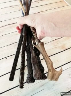 Varita De Voldemort Ollivander (Réplica Oficial) - Harry Potter -FUNIDELIA Ventas varita de voldemort ollivander replica oficial harry potter 4